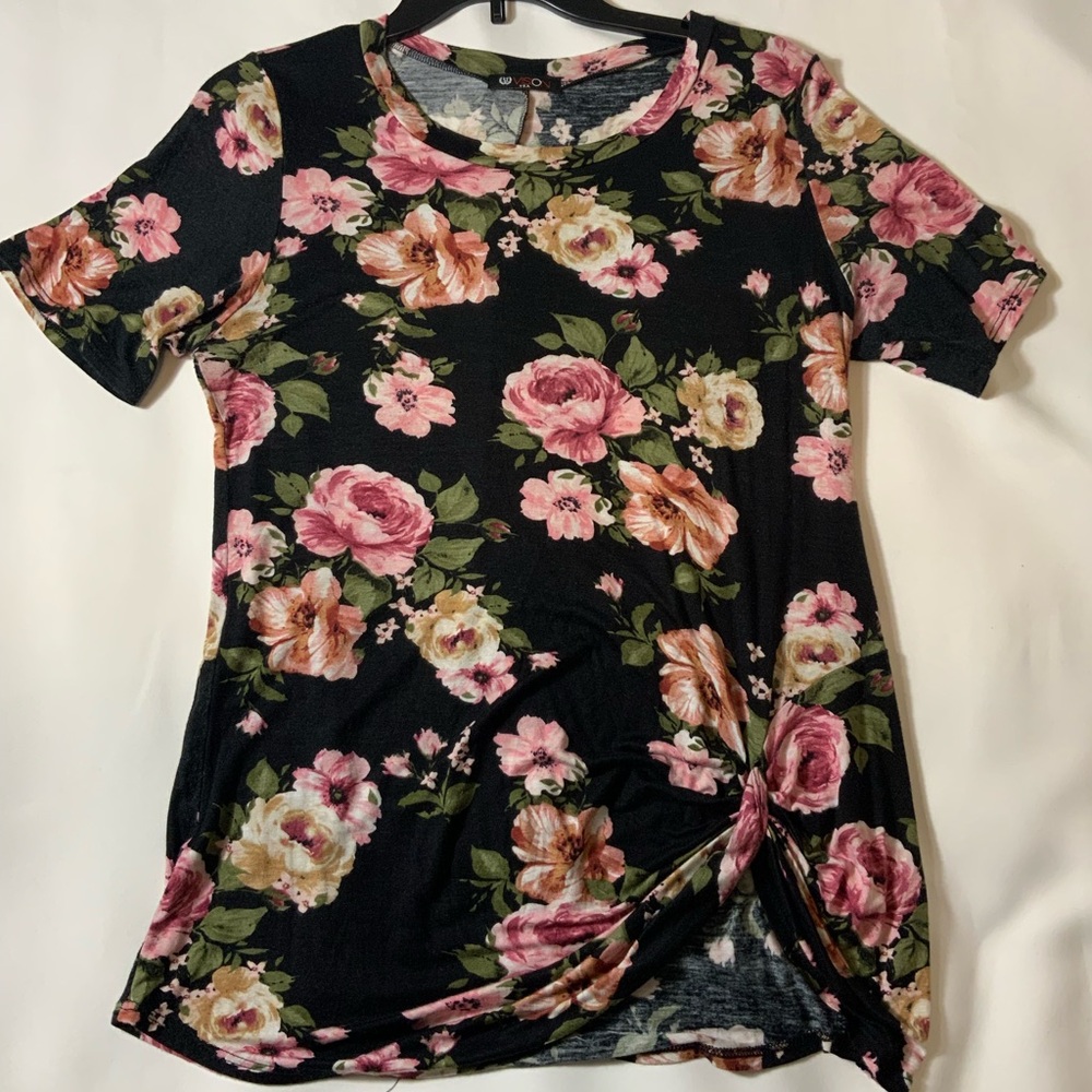 Vision U.S.A. Floral Black and Pink Women's Top